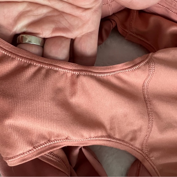 Lululemon Speed Up Low-Rise Short 2.5"
Pink Savannah size 8 - Picture 5 of 5